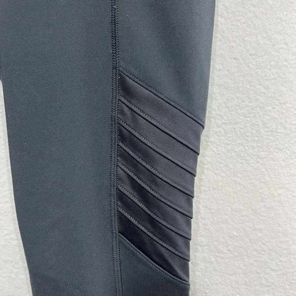 Old Navy Active Charcoal Leggings - Picture 4 of 6